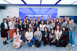 走进标杆现场，共探AI转型——evo真人视讯国际携手企业高管参访埃森哲智能运营中心